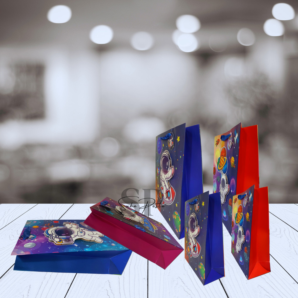 

Paper Bag Ultah 3D Astronot Glitter / Goodie Bag / Tas Kado Ulang Tahun Anak