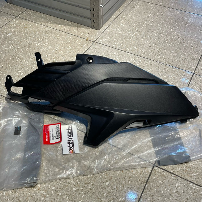 COVER SAMBUNGAN BODY SAMPING KANAN VARIO TECHNO 110 83520 KVB N50 ORIGINAL AHM
