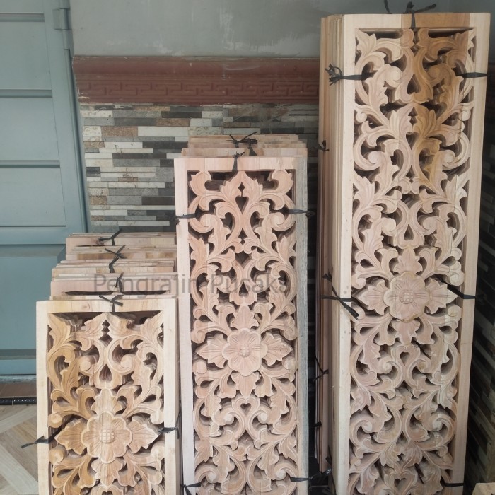 Boven ukiran angin-angin rumah PP4546