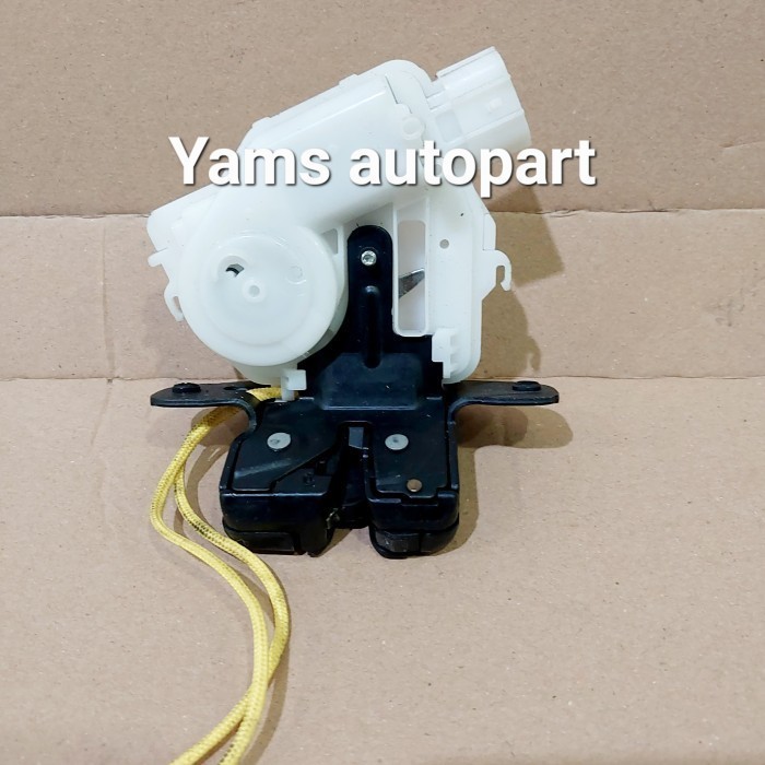 Doorlock bagasi New yaris dan Sienta 2016 keatas Original