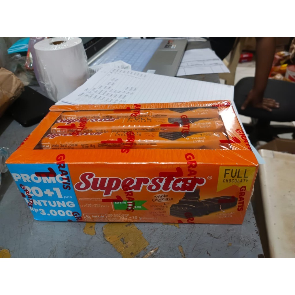 

SuperStar Wafer Triple Coklat 1 box isi 20