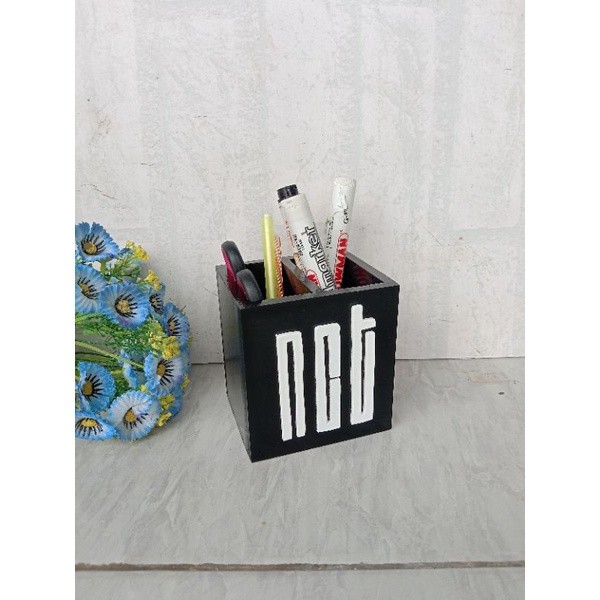 

kotak pensil viral NCT logo timbul