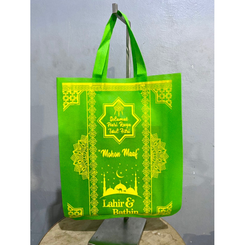 

[ HARGA SPESIAL ] (1 LUSIN = 12 PCS) READY STOCK TAS PARCEL LEBARAN IDUL FITRI 30x40x8 CM / TAS HAMPERS IDUL FITRI / GOODIEBAG IDUL FITRI / TAS BELANJA / TAS SPUNBOND / GOODIE BAG LEBARAN