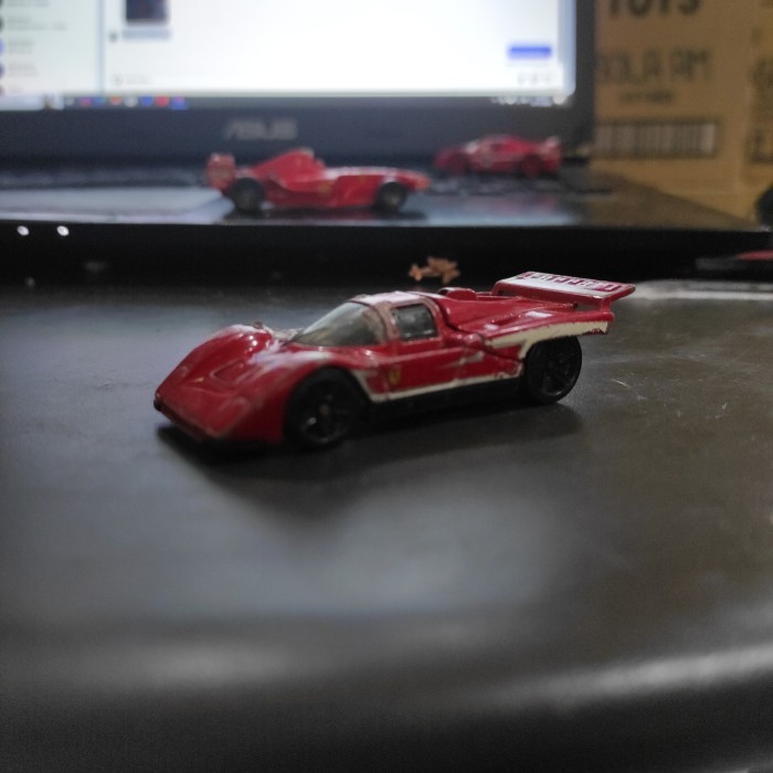 Mattel Hot Wheels Ferrari 512M merah