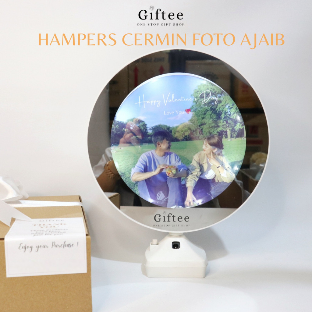 

HAMPERS CERMIN AJAIB CUSTOM MAGIC MIRROR KACA BISA BERUBAH MENJADI FOTO FRAME CETAK PHOTO LAMPU LED DEKORASI KAMAR HOME DECOR KADO HADIAH GIFT BOX ULANG TAHUN BIRTHDAY GRADUATION WISUDA ANNIVERSARY PERNIKAHAN SEMPRO SIDANG VALENTINE PACAR BY GIFTEE ID