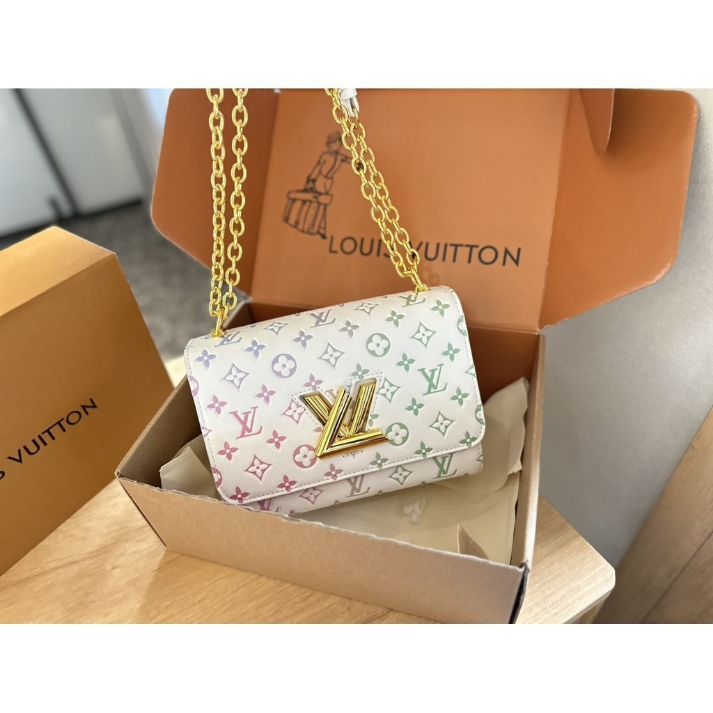 Original 2024 New Louis Vuitton LV (with Box) New Twist Shoulder Bag Women's Fashion and Elegance Wa