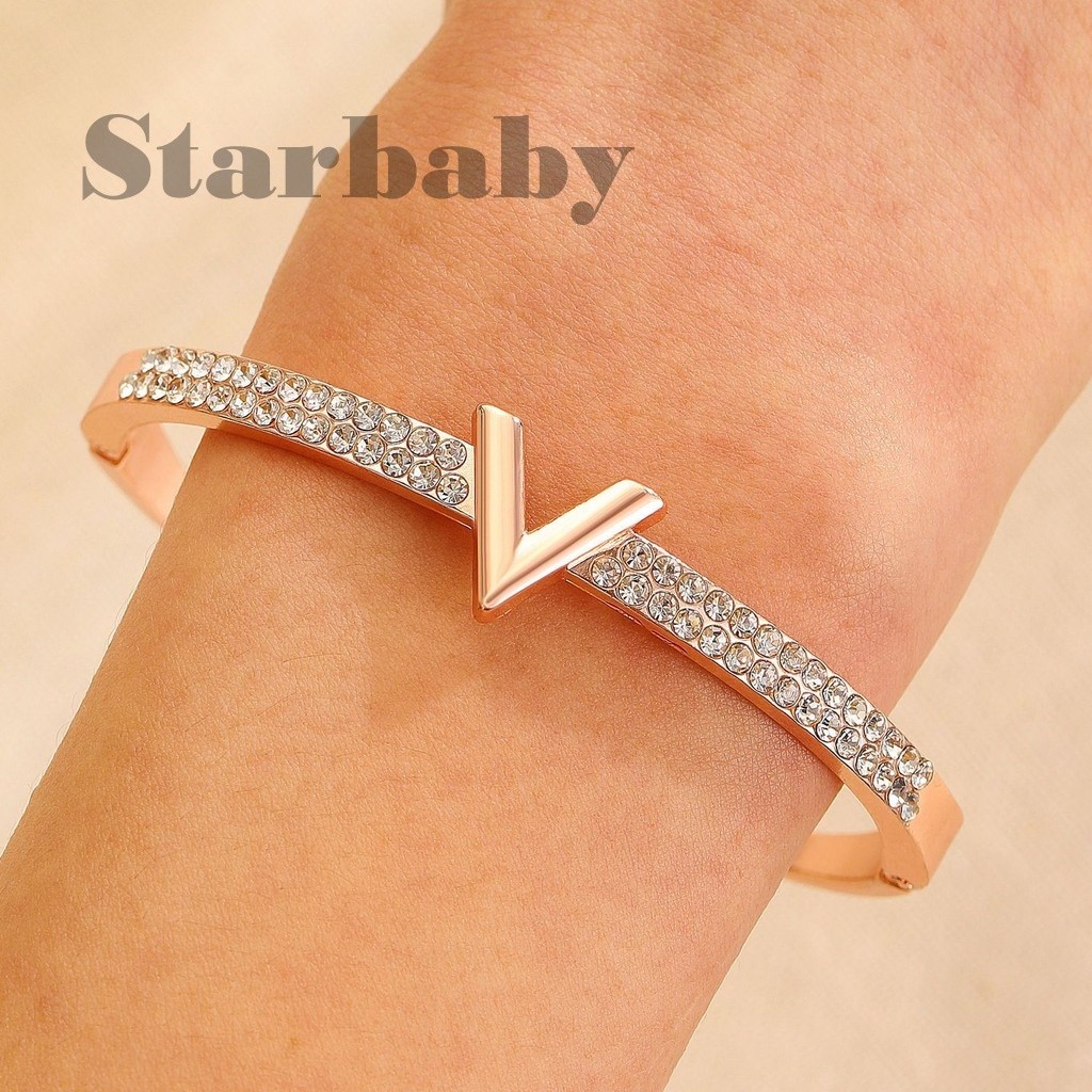 【starbaby】Gelang huruf pengeboran wanita desain huruf Inggris gelang gelang berbentuk V kalung baja 
