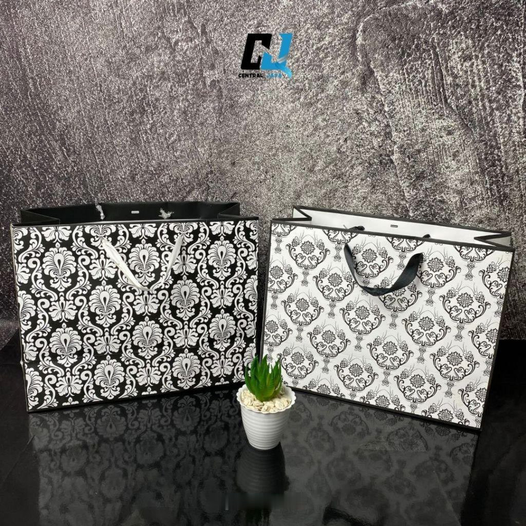 

Paperbag Motif Batik 32,5 x 25 x 14 Paper Bag Kado Custom Wedding Tas Souvenir Kado Kertas Ulang Tahun