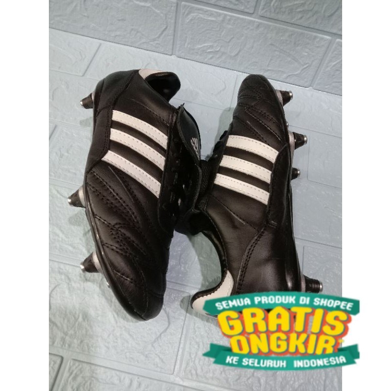 sepatu  bola kulit asli beseller warna ht,hj,mr,biru,kng,pth pul 6 baut/ cr7 ronaldo madrid barca