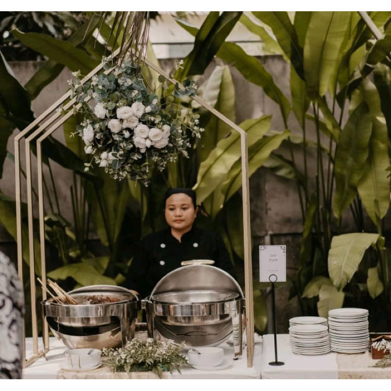 STANDING SEGITIGA GUBUKAN PRASMANAN DEKORASI 01