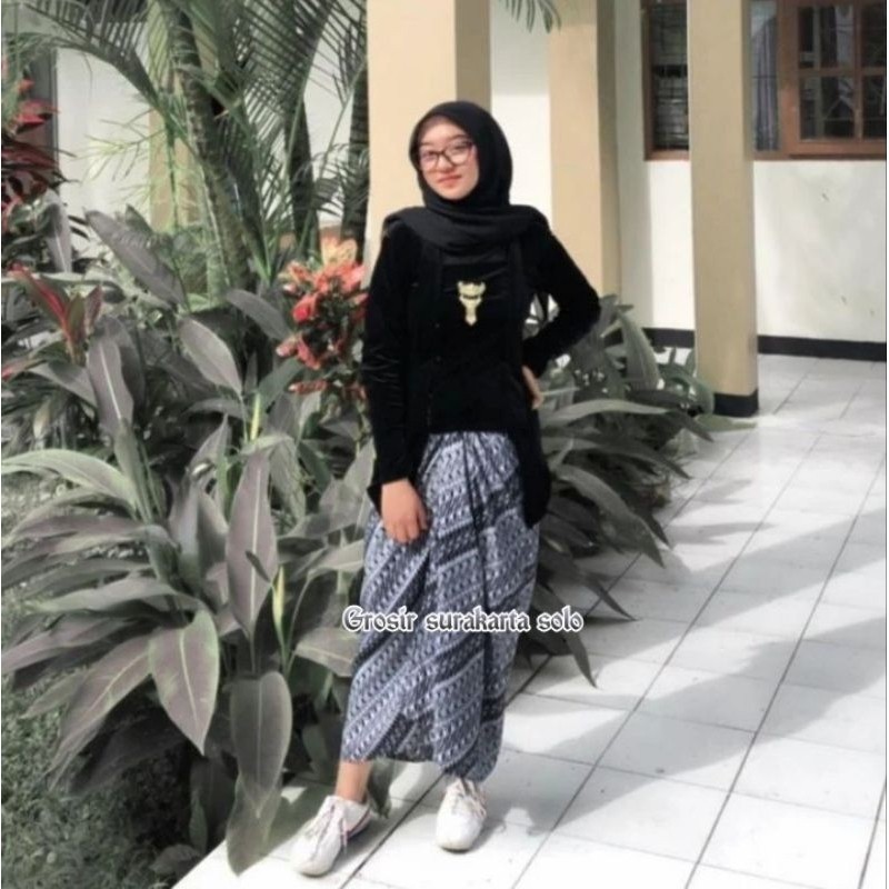 Atasan Kebaya Kutubaru + Rok Lilit (One set) / Kebaya Bludru hitam