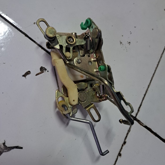 DOOR LOCK DOORLOCK PANTHER LAMA KOTAK 2.3 2.5 KANAN ORIGINAL ASLI BARU