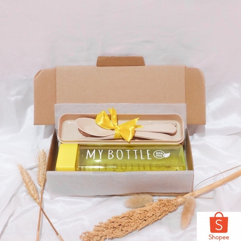 

Hampers Gift Box Mini | Alat Makan Set | Souvenir | Botol Kaca | Gift Box | Kado Ulang Tahun Wisuda Pernikahan