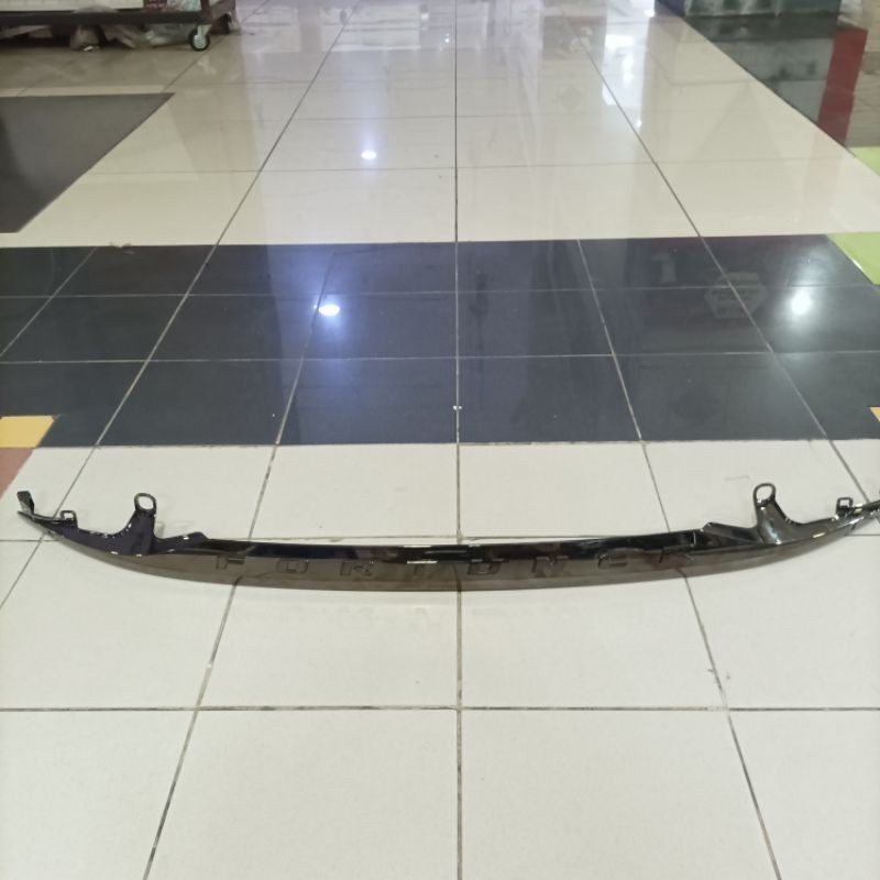 TRUNKLID BAGASI BELAKANG FORTUNER VRZ 2021 ORIGINAL BLACK CHROME