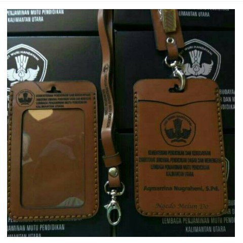 

Name Tag Costum Nama Logo Perusahaan Name Tag Kulit Custom Id Card - Coklat, CUSTOM