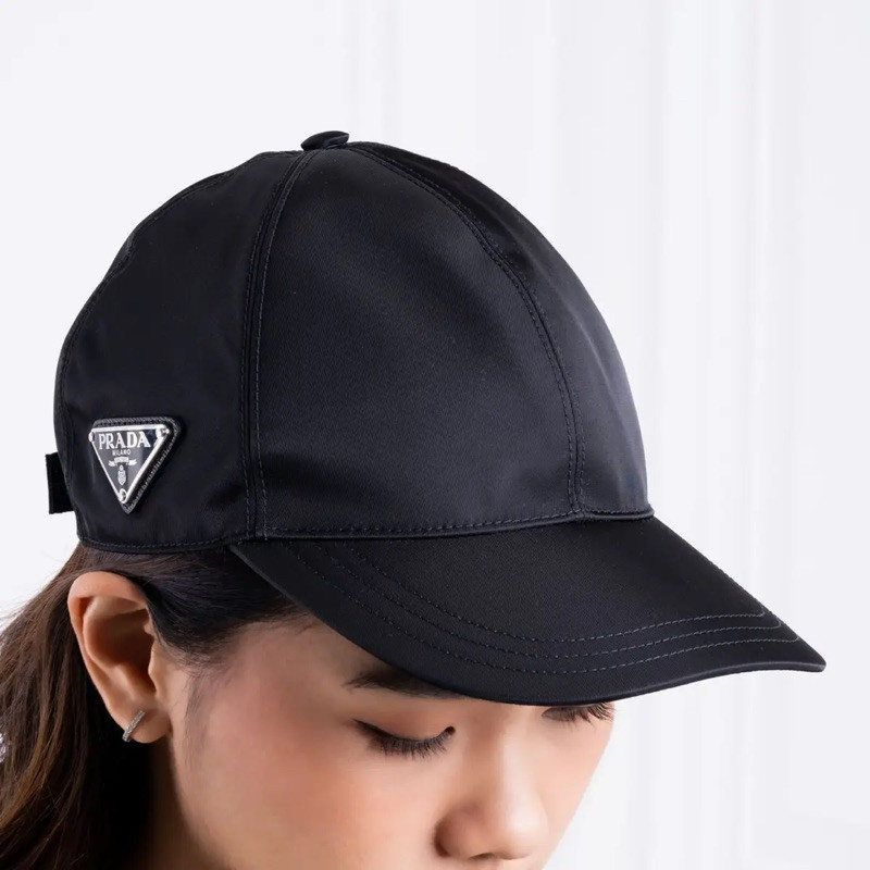 [Unisex] Topi Prada Re-Nylon Enamel Logo