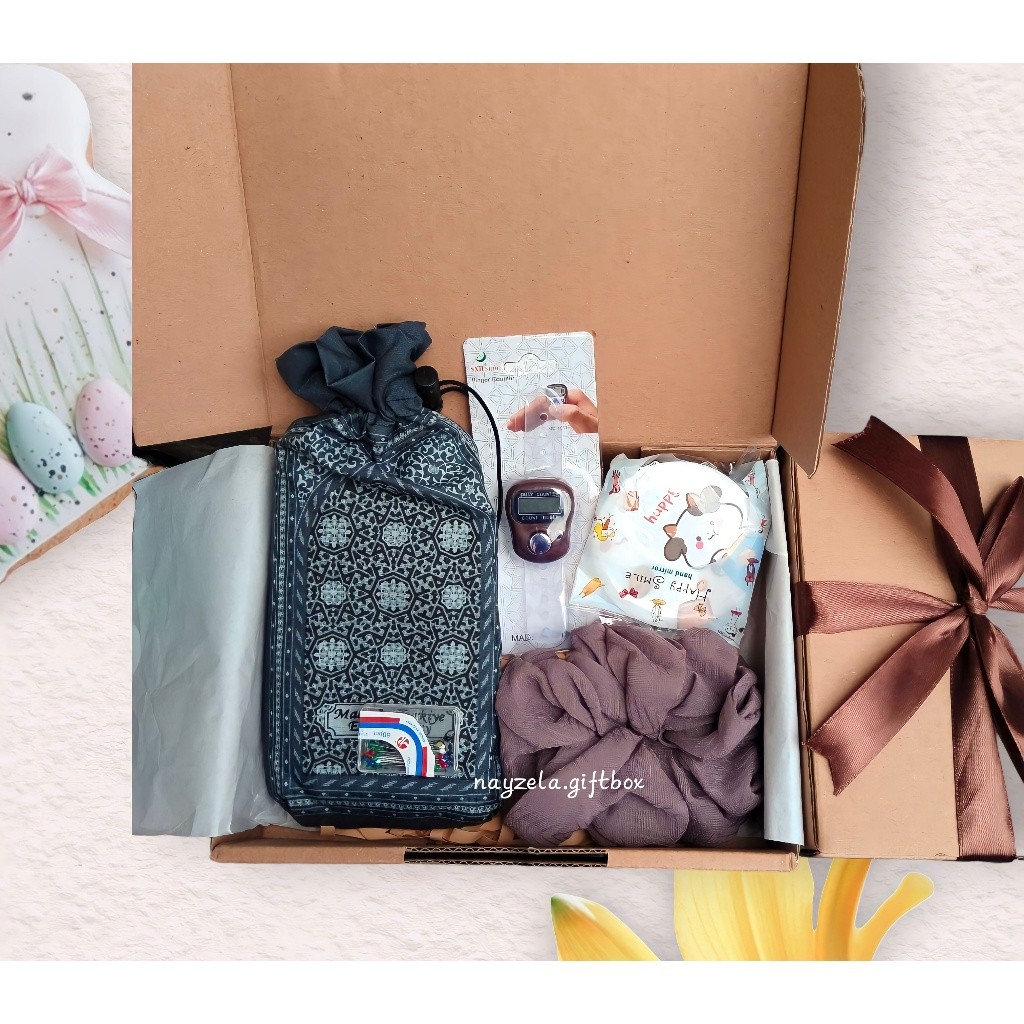 

Hampers Cewek Sajadah Travel Kado Pernikahan / Hadiah pernikahan / Hampers Lebaran/ langsung proses