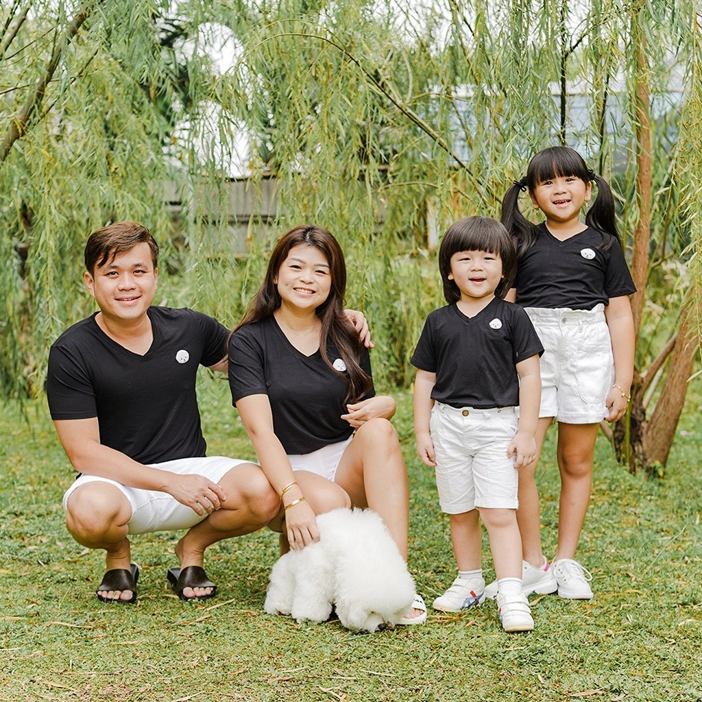 Awan Kids - Moli Tee Unisex Kids TENCEL™️ Baju Couple Keluarga 3-4Y) Kaos Anak Hitam Preloved