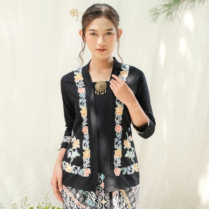 promo ✨ -Baju Kebaya Encim Pekalongan Lengan Panjang Meradelima Katun Hitam - M