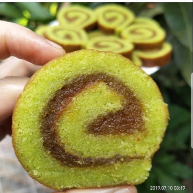 

Lapis gulung nanas pandan khas bangka