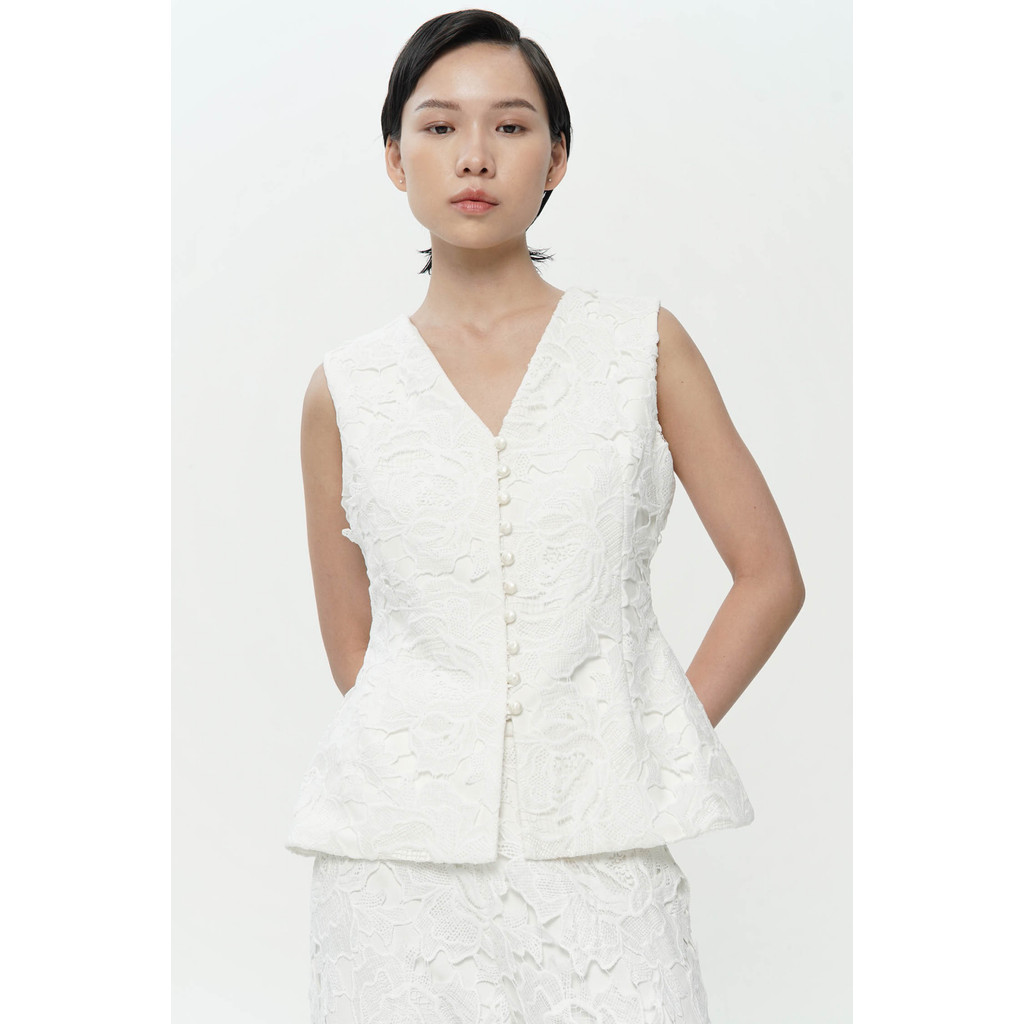 LOVE AND FLAIR - Tevita White Roses Top