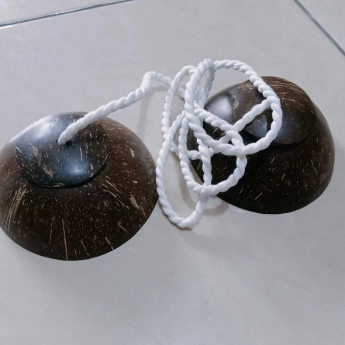 1 Pasang - Egrang Batok Kelapa - Mainan Tradisional Egrang Batok Kelapa