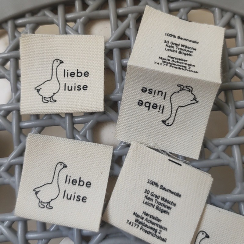 

500PCS Custom 95%Baumwolle 5%Elasthan Care Label 3 * 6 cm Natural cotton Print Cloth Labels Center fold Garment Label