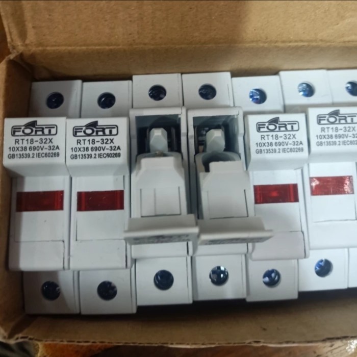 FUSE HOLDER RT 18 - 32 / RUMAH FUSE 10 X 38