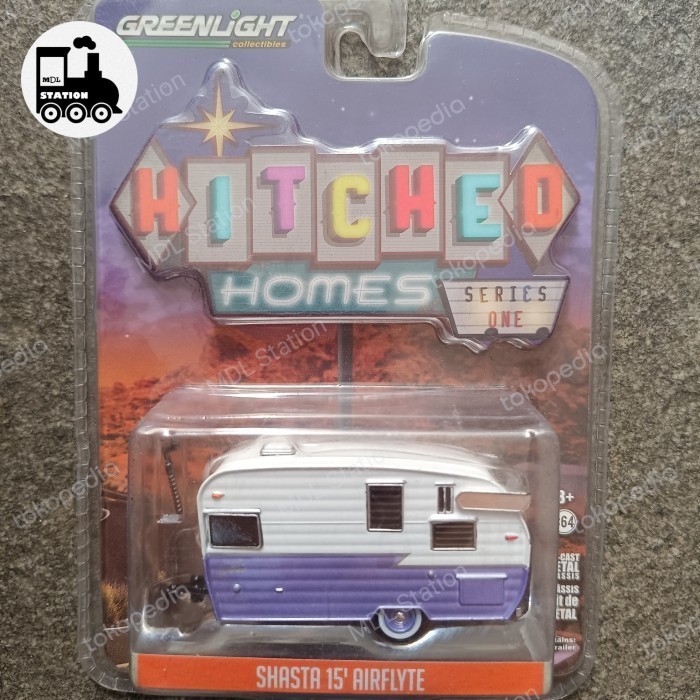 Greenlight Hitched Homes Diecast  Shasta 15' Airflyte