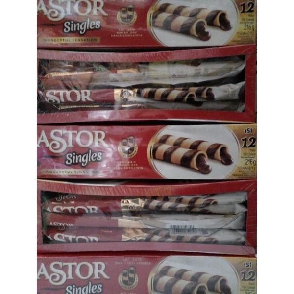 

Biskuit Wafer Astor Singles Snack Makanan Ringan 1 Box isi 20+ 1 15.5 g