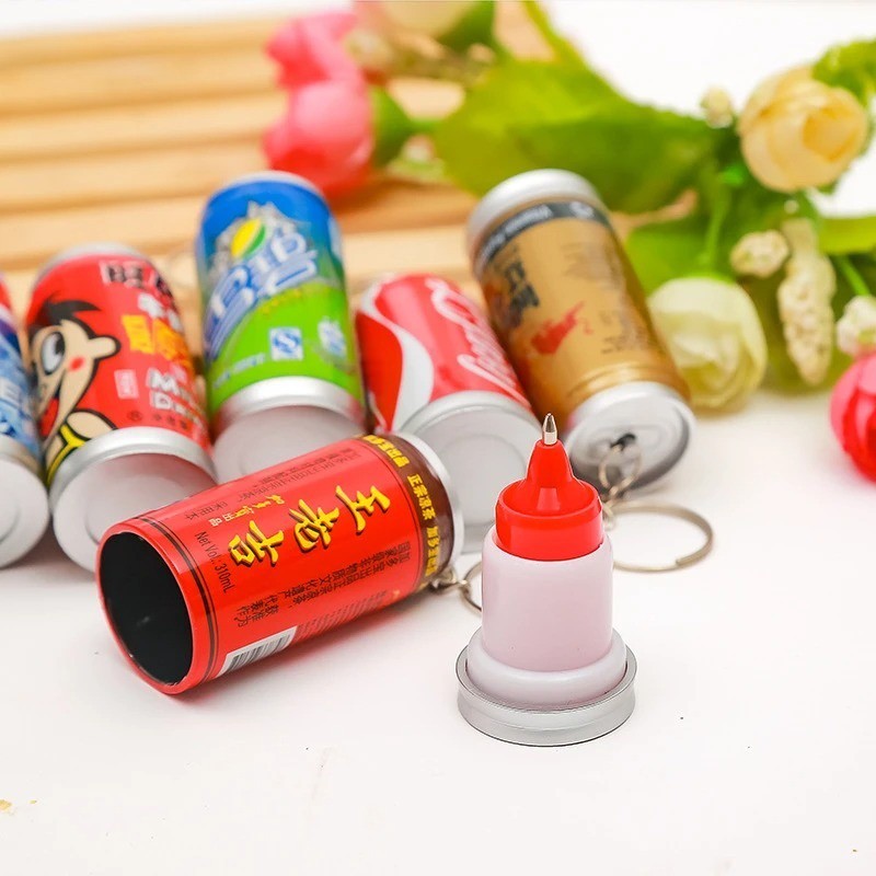 

Pulpen Gantungan Kunci Bentuk Minuman Kaleng 2in1 / Pena Alat Tulis Sekolah Kantor Pen And Keychain Ballpoint Perlengkapan Menulis Anak Model Botol Minum Bolpen Capsule Motif Unik Lucu Untuk Souvenir Pernikahan