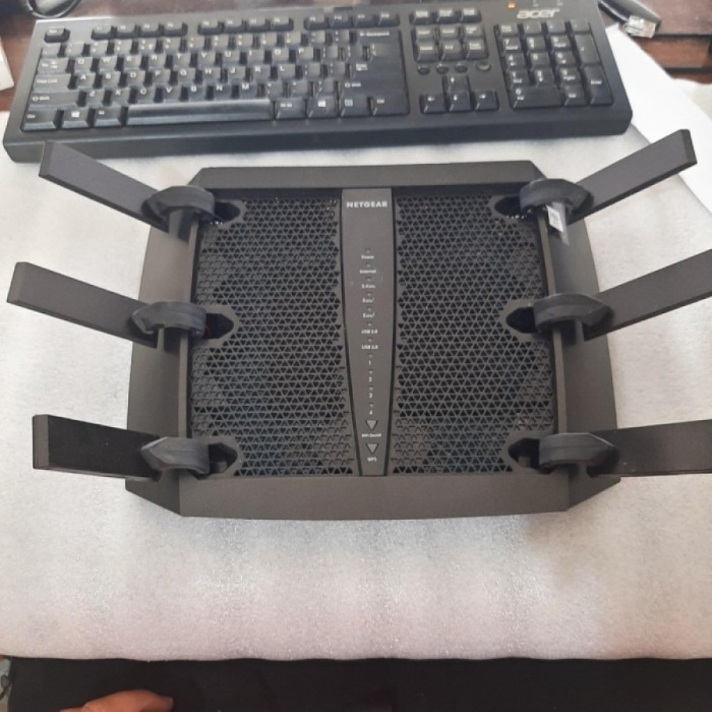 NETGEAR R8000 AC3200 Nighthawk X6 Tri-Band WiFi Router