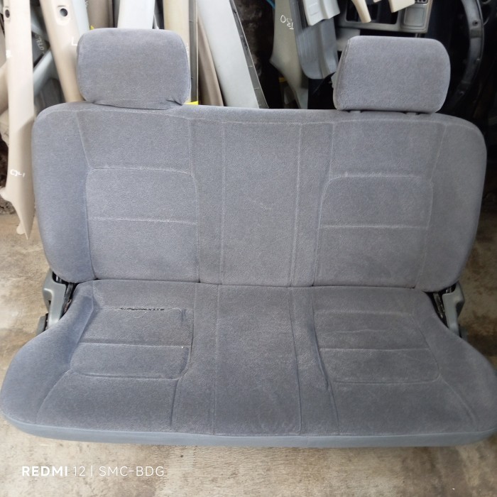 Jok / kursi Belakang Baris ke 3 bekas mobil kia Carnival (kulit bludru)