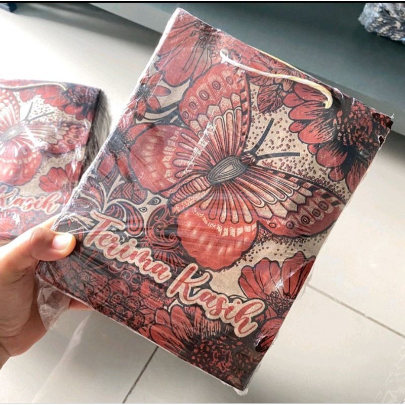 

100 pcs paperbag batik sovenir pernikahan 2 warna tali besar ukuran 21x17x6