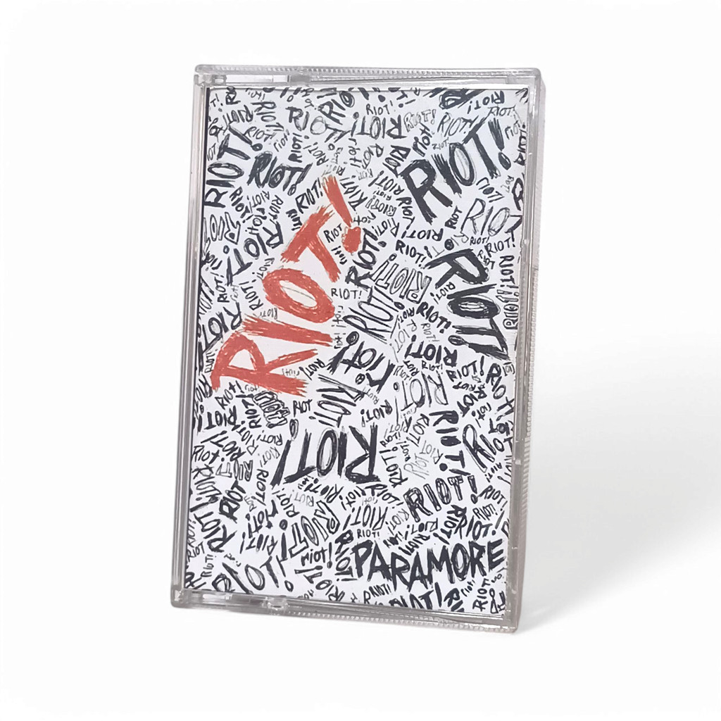 kaset tape Paramore Riot replika