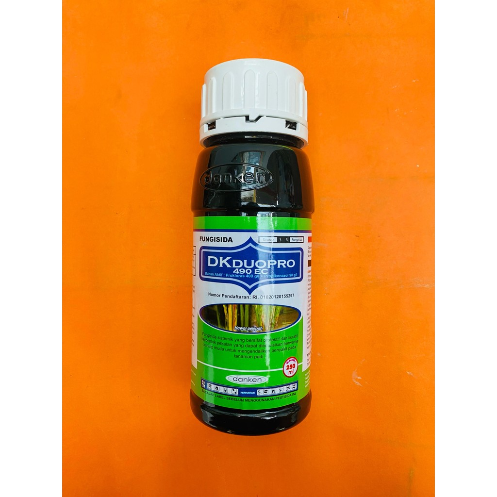 Fungisida sistemik protektif DKDUOPRO 490EC mengendalikan hawar pelepah dari DANKEN