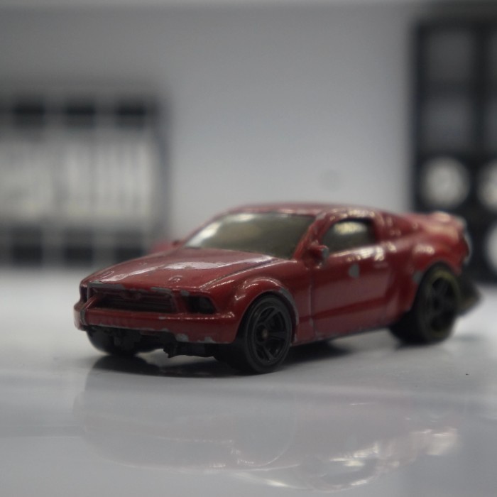 Hotwheels unrivet 2005 ford mustang  mica -SK89