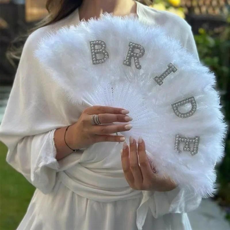 

Elegant Bride Pearl Feather Fan Dazzling Hand held Bridal Accessory Wedding Decoration Single Women Party Supplies