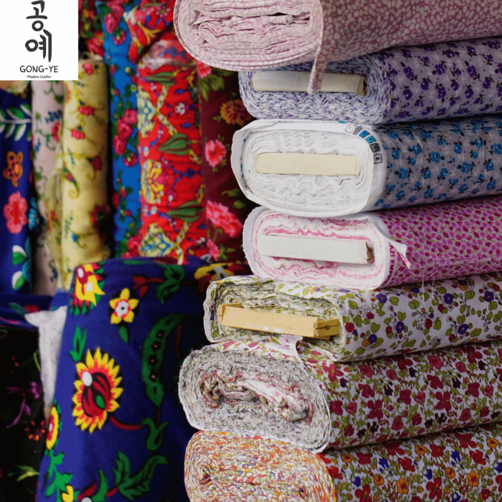 Kain Katun Motif Kembang Lebar 115 / 150 Cm