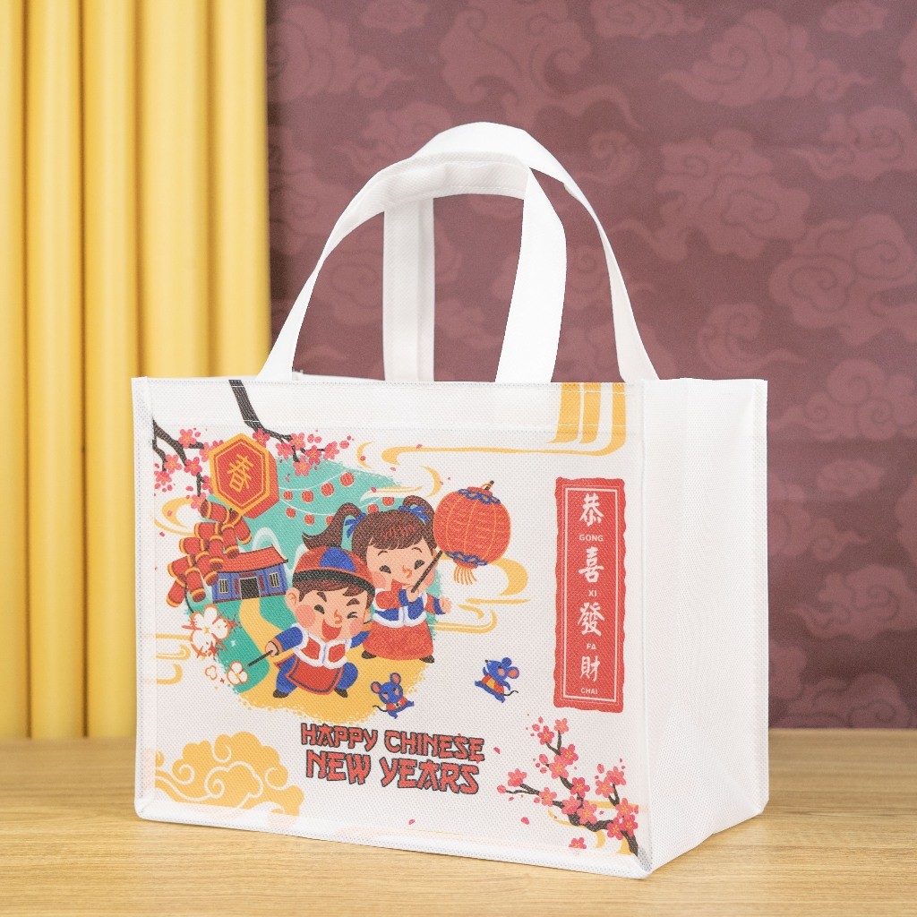 

Tas Tenteng Merah Imlek Chinese New Year - Tas Bingkisan Imlek - Tas Hampers Imlek - Ready Stok