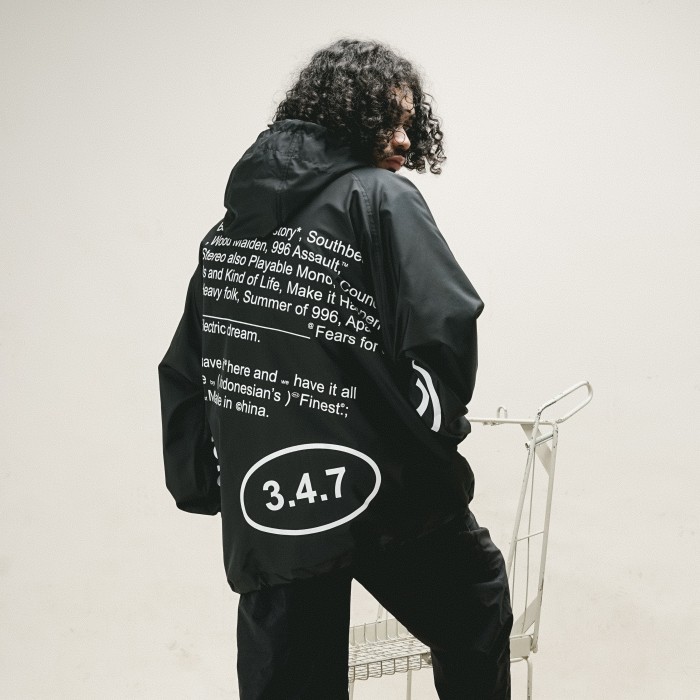 UNKL347 Jacket Pria Windbreaker Warna Hitam Sablon LUXA