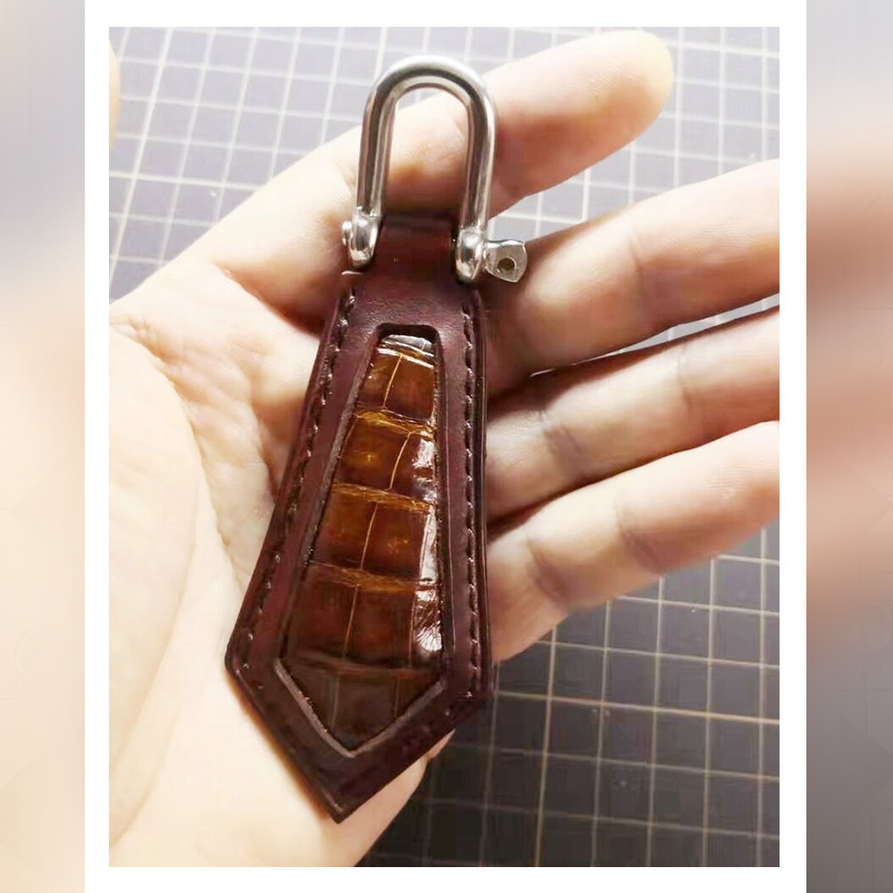 

Shield keychain Leather Cutting Die Cut Mold,Custom Card Bag Leather Punch Die Set,Leather Crafts Kraft Tool