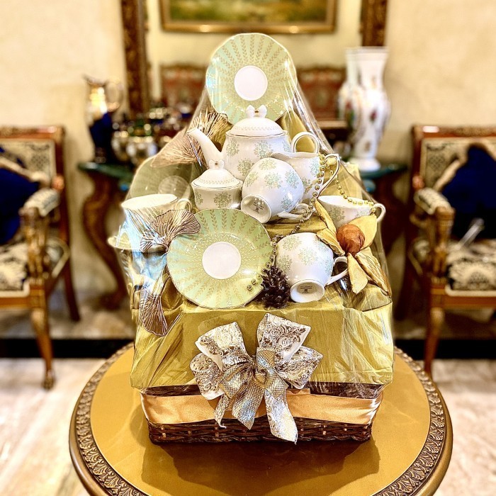 

Hampers Parcel Tea Pot Tea Cup Set Saint James Wendy Mewah Cantik
