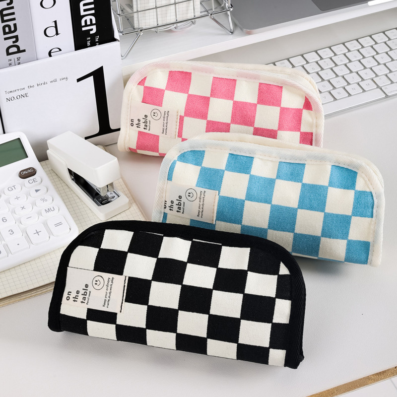 

Black White Grid Pencil Case Checkerboard Kapasitas Besar Gaya Korea Sederhanatas Kosmetik —Hibio Present