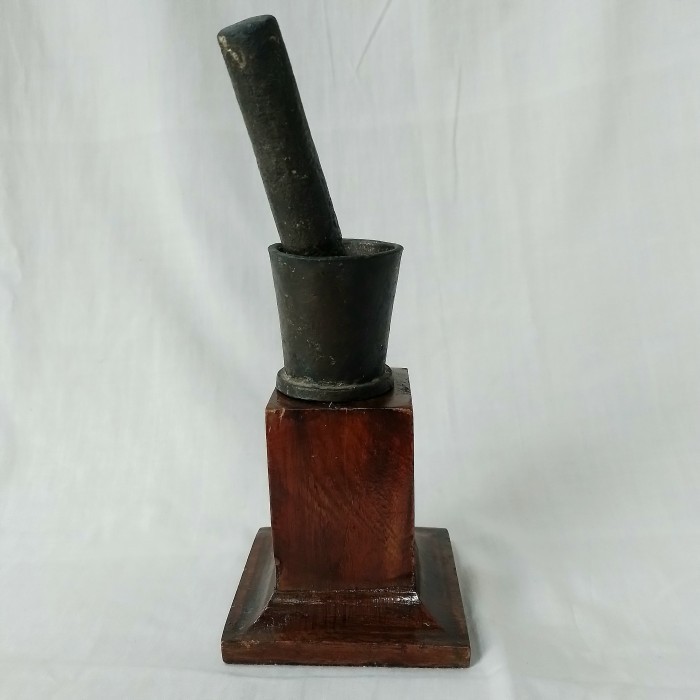 Lumpang Besi MINI Kuno Wadah Tumbuk Herbal dan Bumbu. Jawa Tengah. 1403