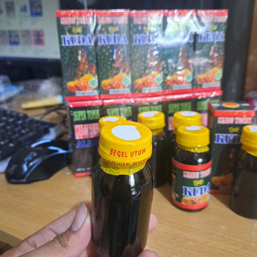 

Madu Kuat Tonik 10x Khusus Pasutri kemasan polos privasi aman 60ML