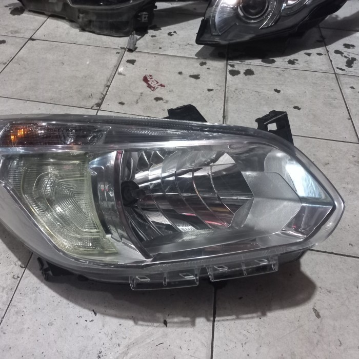 lampu depan chevrolet spin original