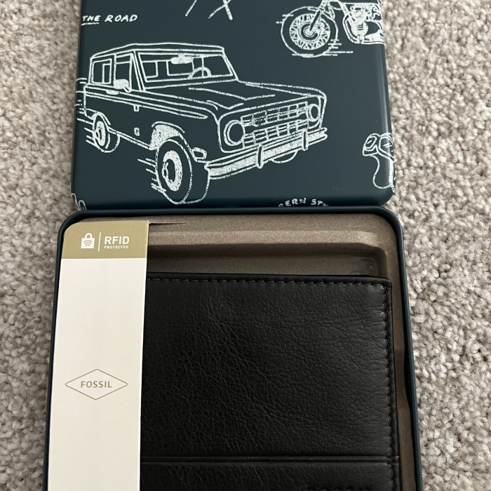 NWT Dompet Pria Fossil Brooks RFID Black with Tin Box
