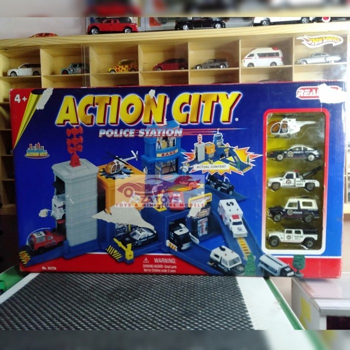 PTS99 Diorama Diecast Real Toy Action City Playset Police Station Set 1:64