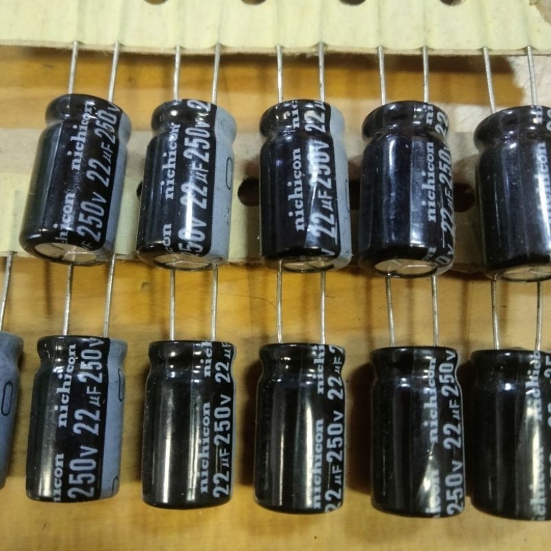 KAPASITOR ELCO 22 UF 250 VOLT NICHICON ORIGINAL